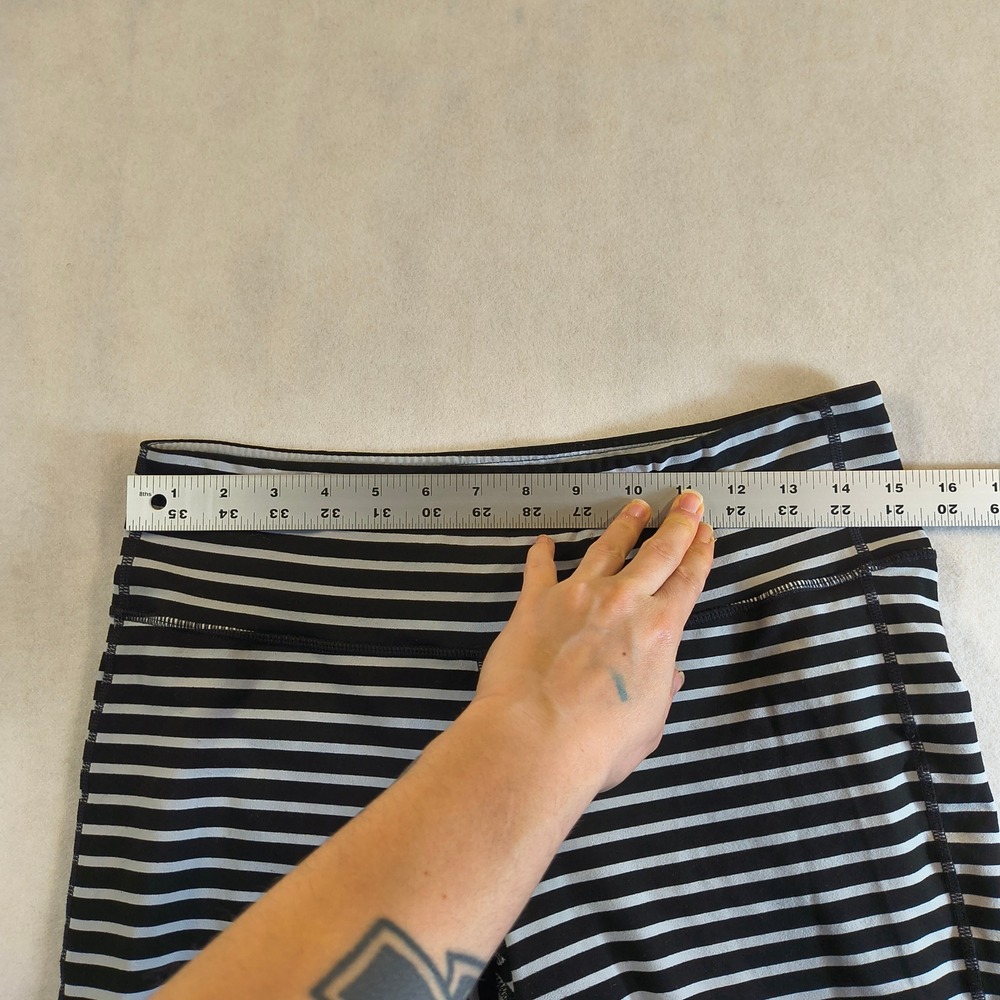 Athleta Black & White Striped Crop Leggings Activewear Athletic Yoga Pants - Picture 6 of 7
